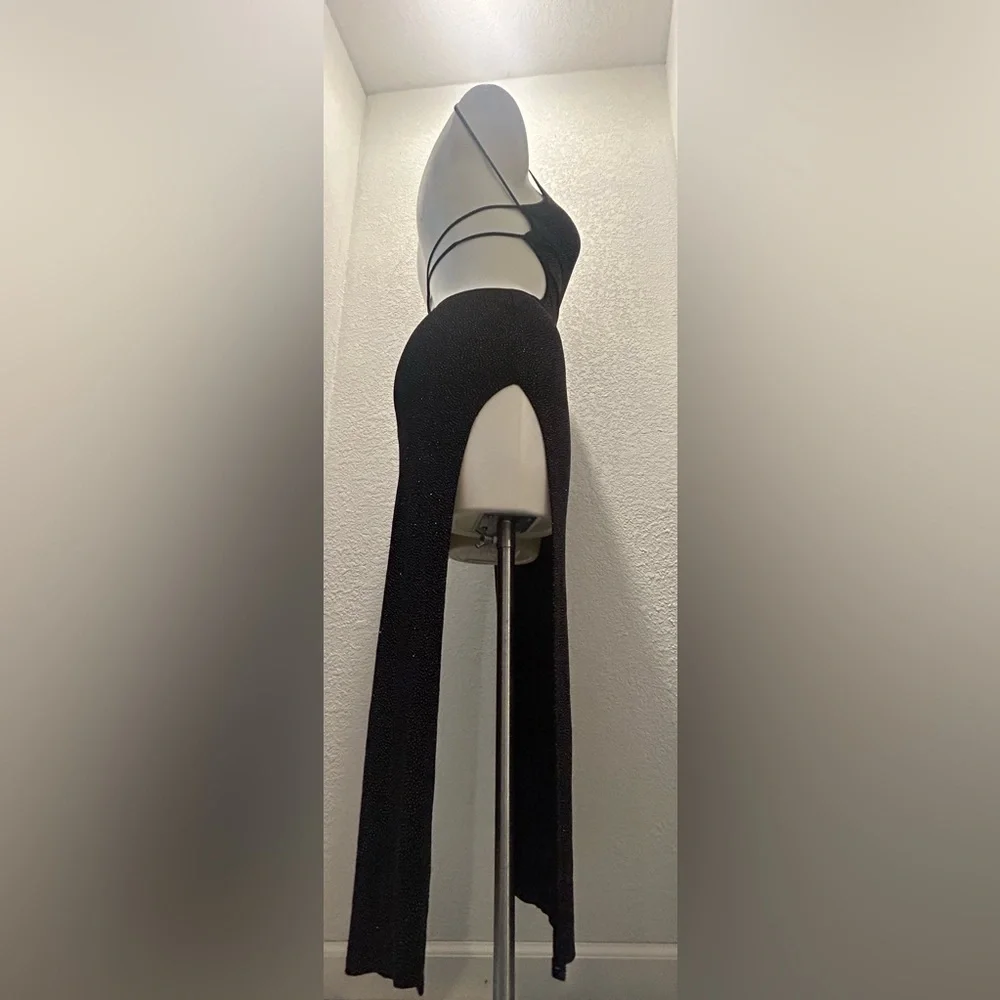 Elegant Black Cut-Out Dress dual side slits - Picture 3 of 6